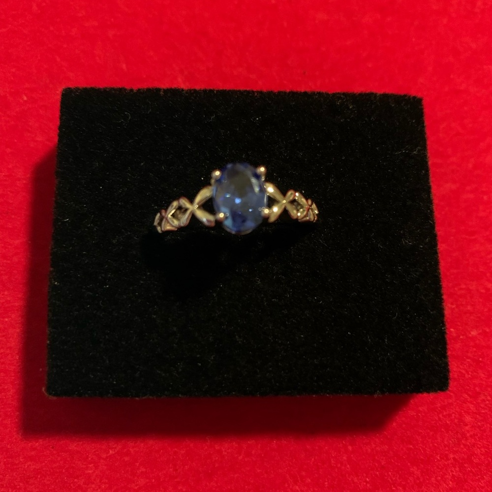 Exquisite Sterling Silver Blue Crystal Ring - Picture 4 of 5